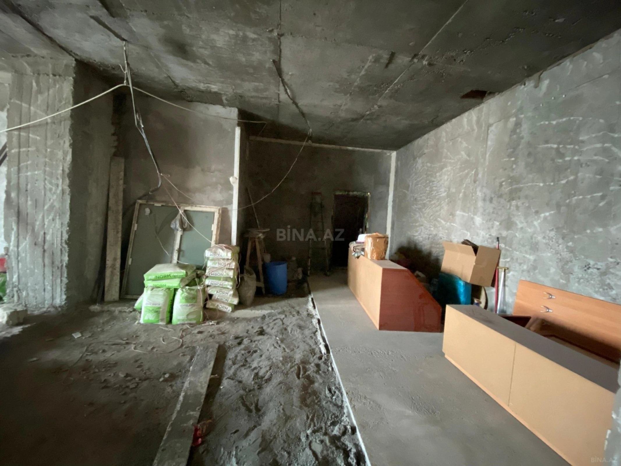 Satılır 5 otaqlı mənzil 185 m²