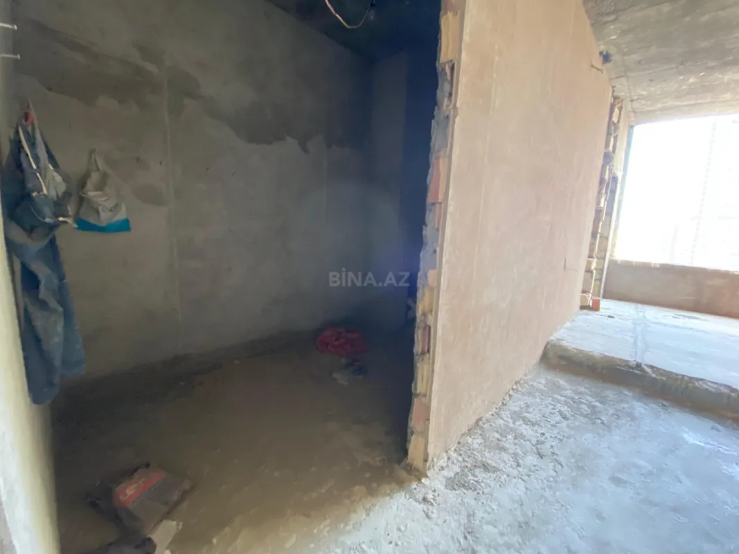 Satılır 5 otaqlı mənzil 185 m²