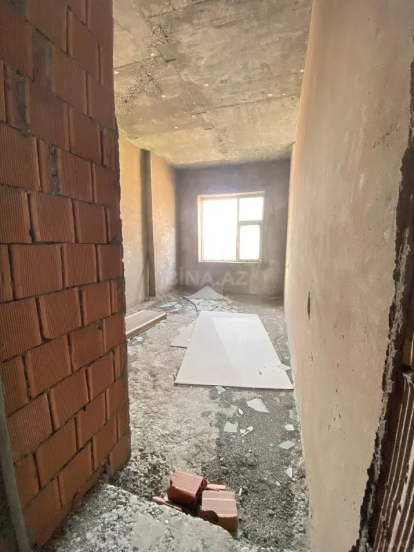 Satılır 5 otaqlı mənzil 185 m²