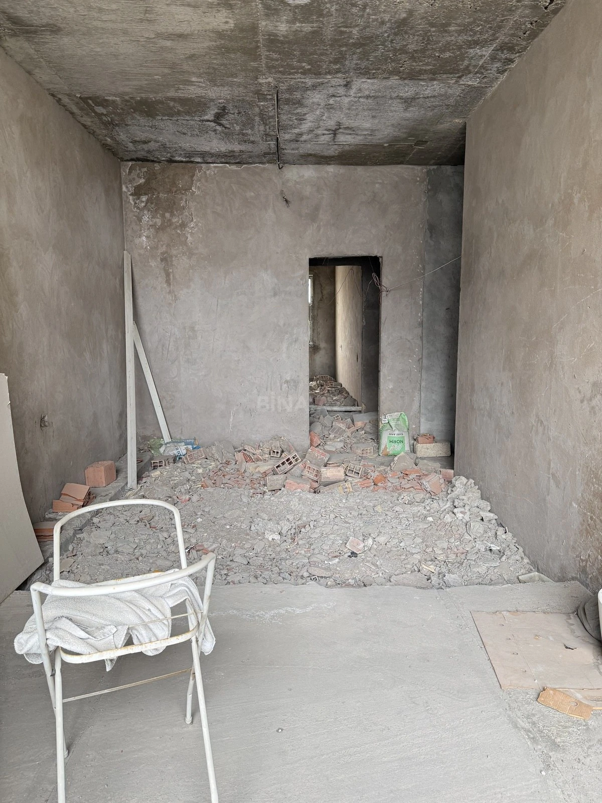 Satılır 5 otaqlı mənzil 185 m²