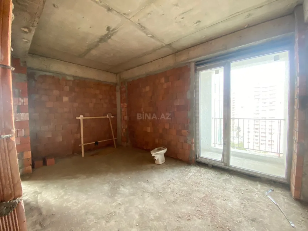 Satılır 4 otaqlı mənzil 180 m²