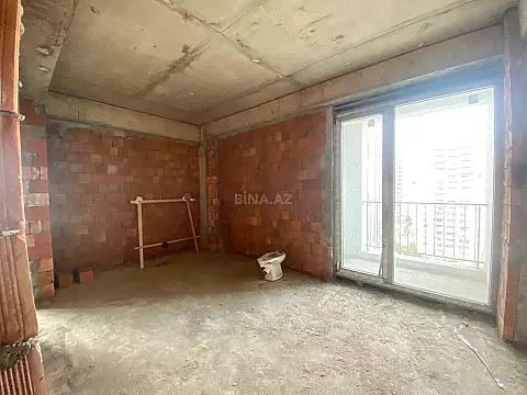 Satılır 4 otaqlı mənzil 180 m²