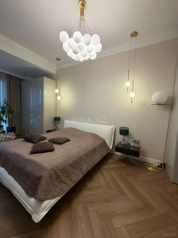 Satılır 3 otaqlı mənzil 165 m²