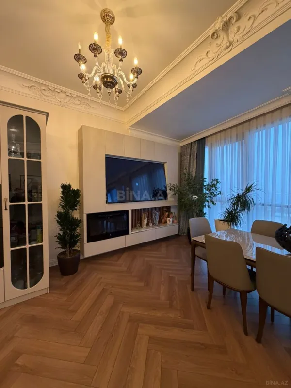 Satılır 3 otaqlı mənzil 165 m²