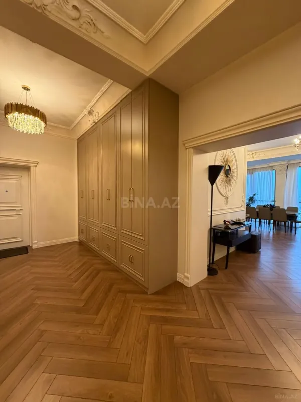 Satılır 3 otaqlı mənzil 165 m²