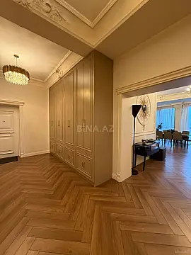 Satılır 3 otaqlı mənzil 165 m²