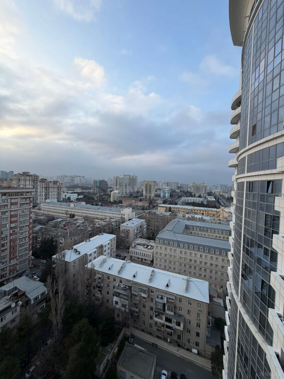 Satılır 3 otaqlı mənzil 165 m²
