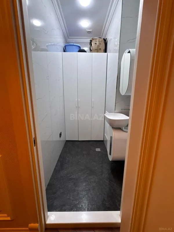Satılır 3 otaqlı mənzil 165 m²