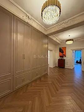 Satılır 3 otaqlı mənzil 165 m²