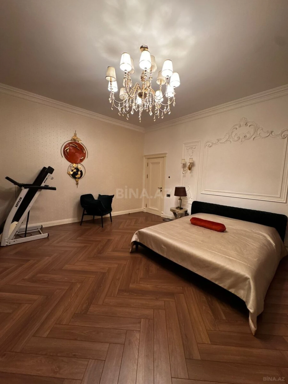 Satılır 3 otaqlı mənzil 165 m²