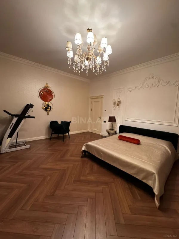 Satılır 3 otaqlı mənzil 165 m²