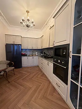 Satılır 3 otaqlı mənzil 165 m²
