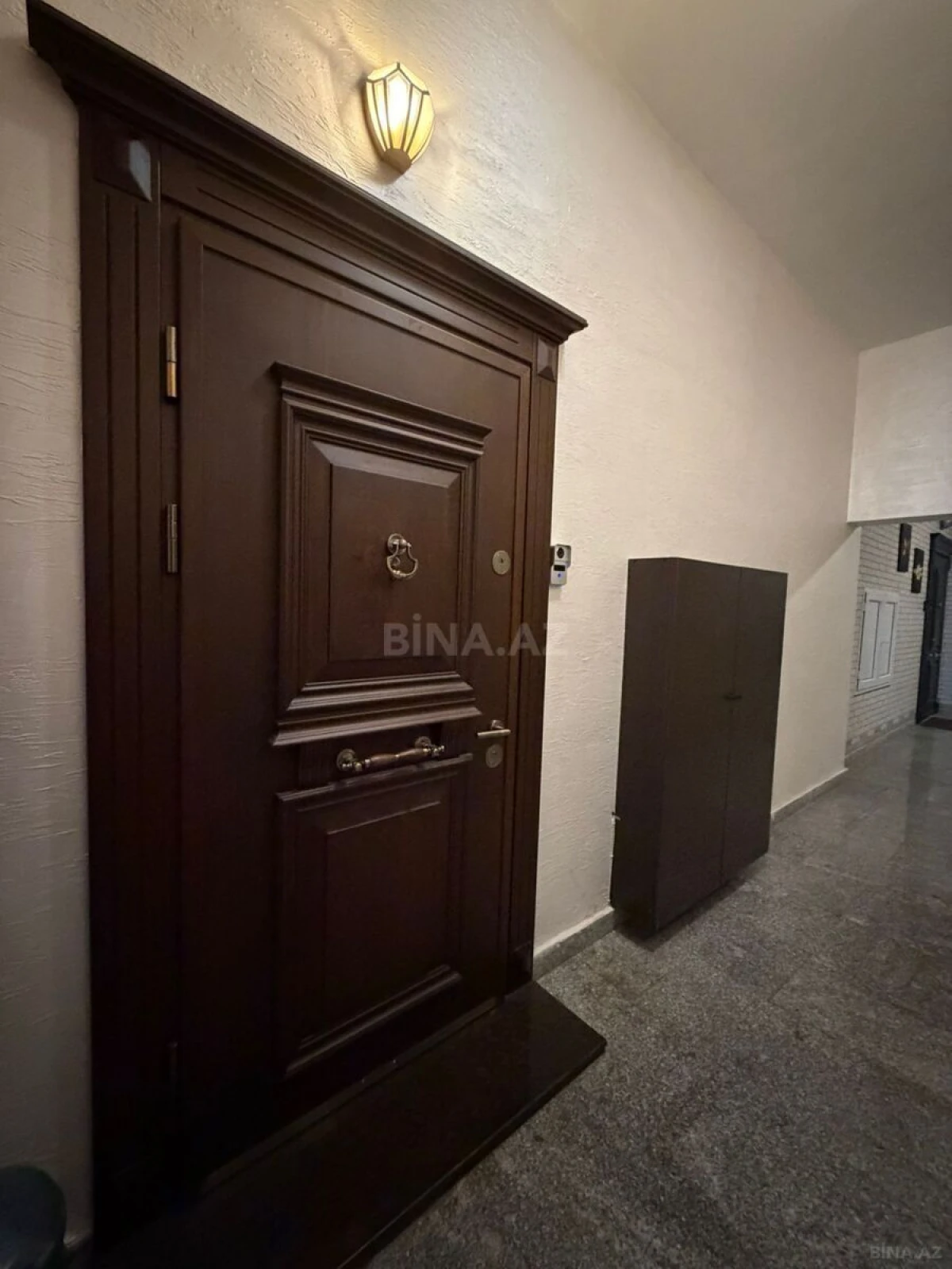 Satılır 3 otaqlı mənzil 165 m²