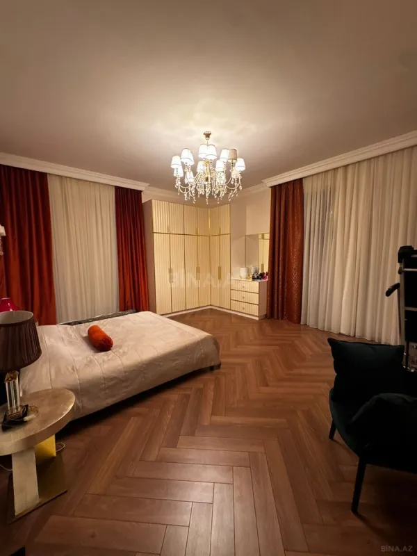 Satılır 3 otaqlı mənzil 165 m²