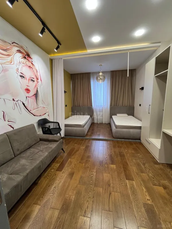 Satılır 4 otaqlı mənzil 180 m²