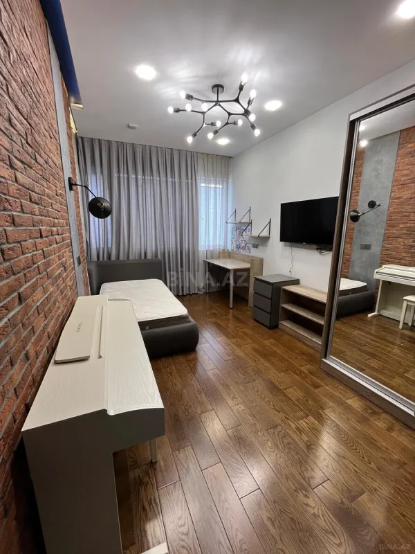 Satılır 4 otaqlı mənzil 180 m²