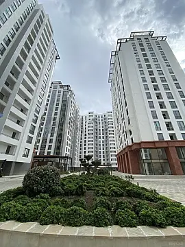 Satılır 4 otaqlı mənzil 180 m²
