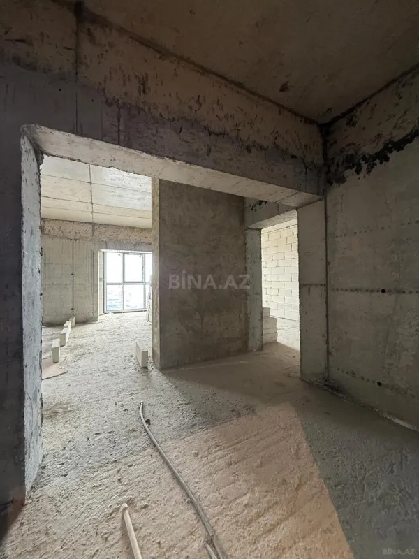 Satılır 4 otaqlı mənzil 180 m²