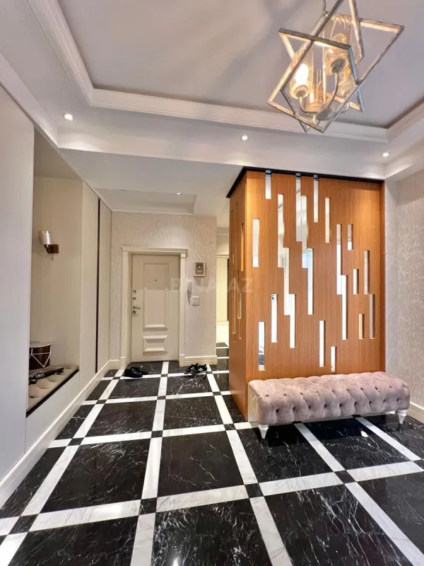 Satılır 4 otaqlı mənzil 154 m²