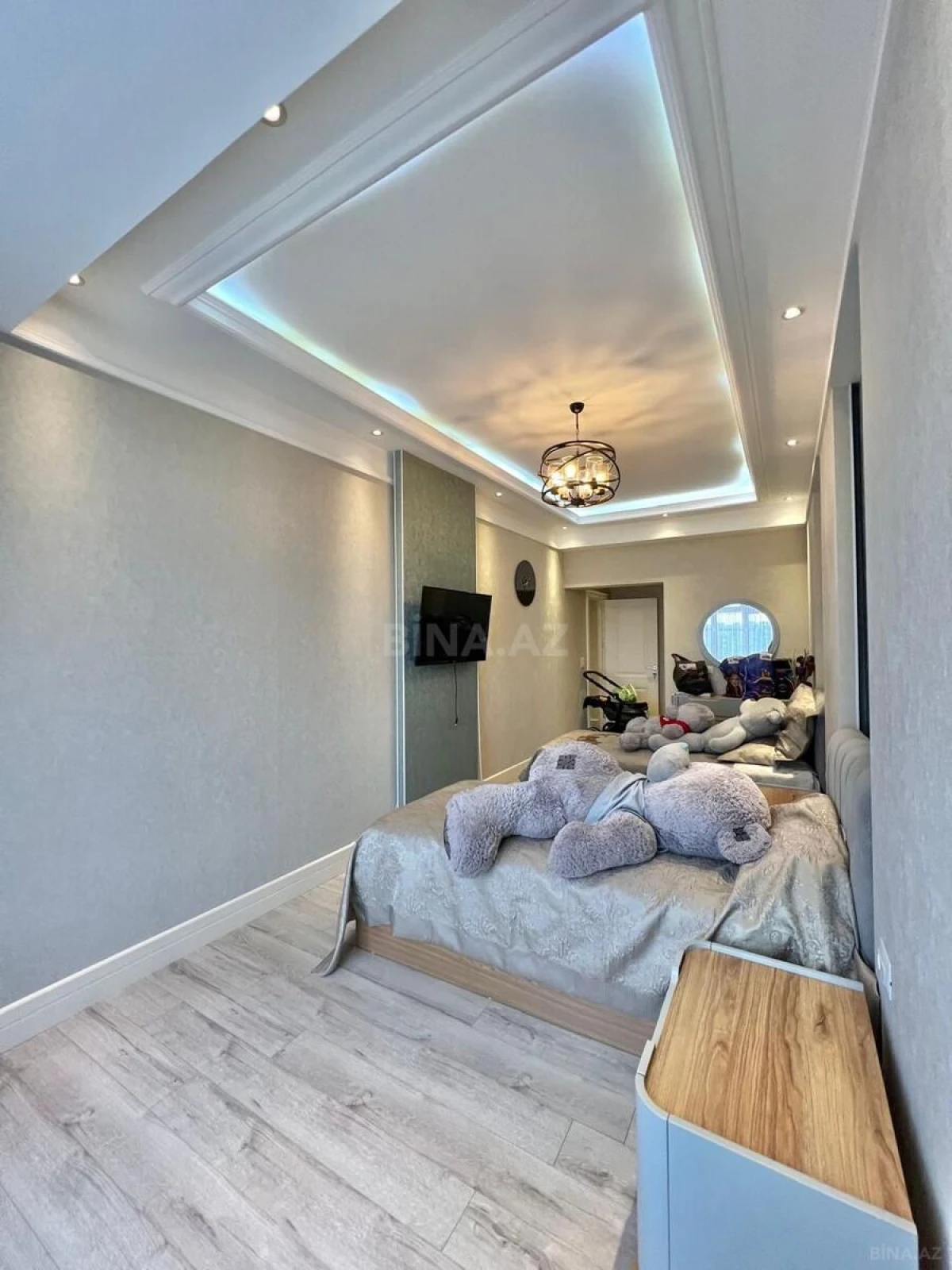Satılır 4 otaqlı mənzil 154 m²