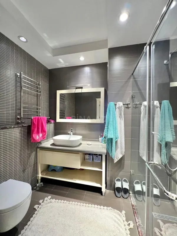 Satılır 4 otaqlı mənzil 154 m²