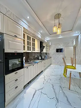 Satılır 4 otaqlı mənzil 154 m²