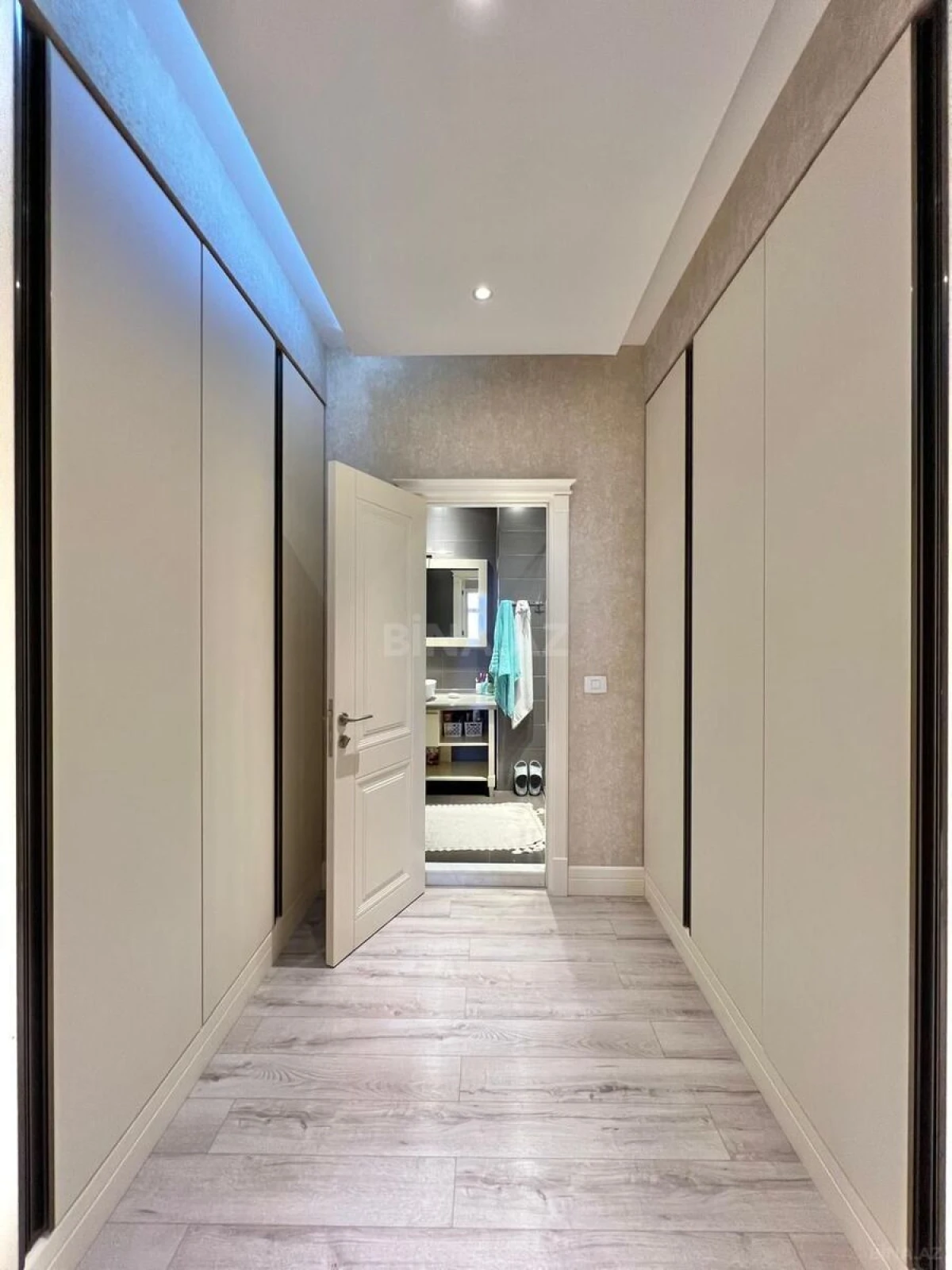 Satılır 4 otaqlı mənzil 154 m²