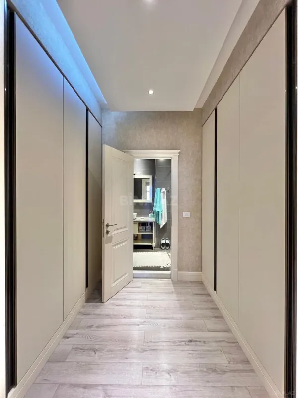 Satılır 4 otaqlı mənzil 154 m²