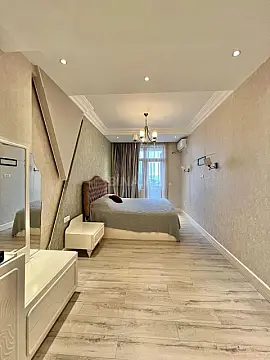 Satılır 4 otaqlı mənzil 154 m²