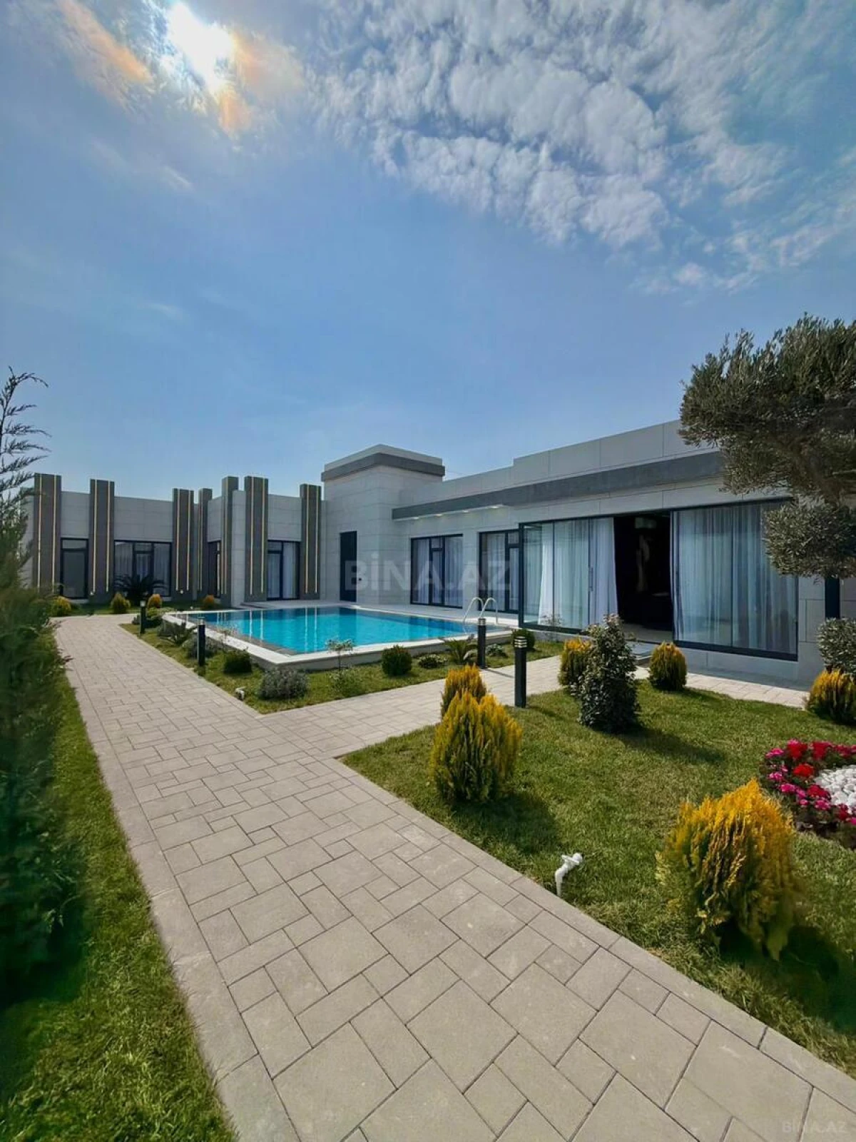 Satılır 5 otaqlı həyət evi 270 m²
