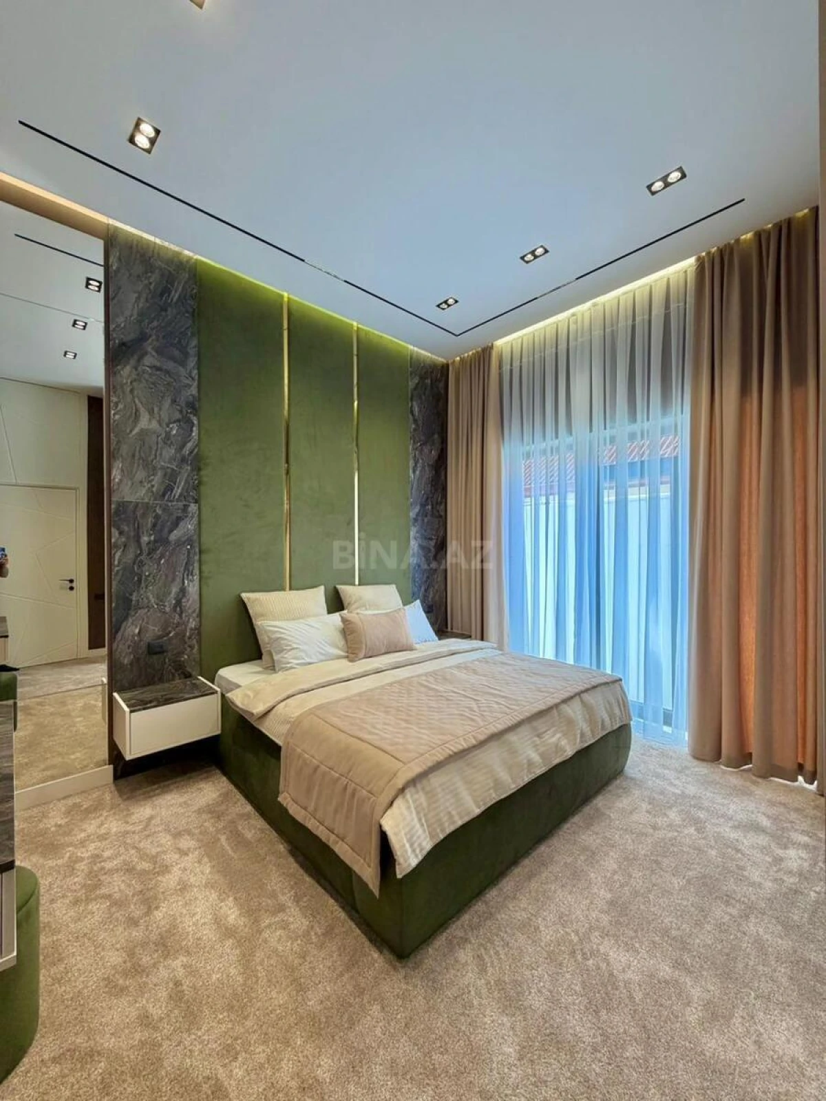 Satılır 5 otaqlı həyət evi 270 m²