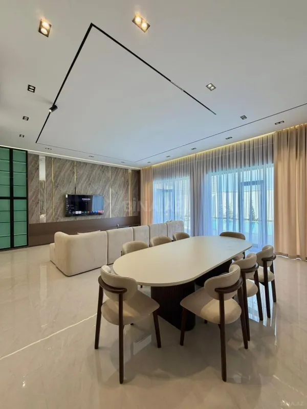 Satılır 5 otaqlı həyət evi 270 m²