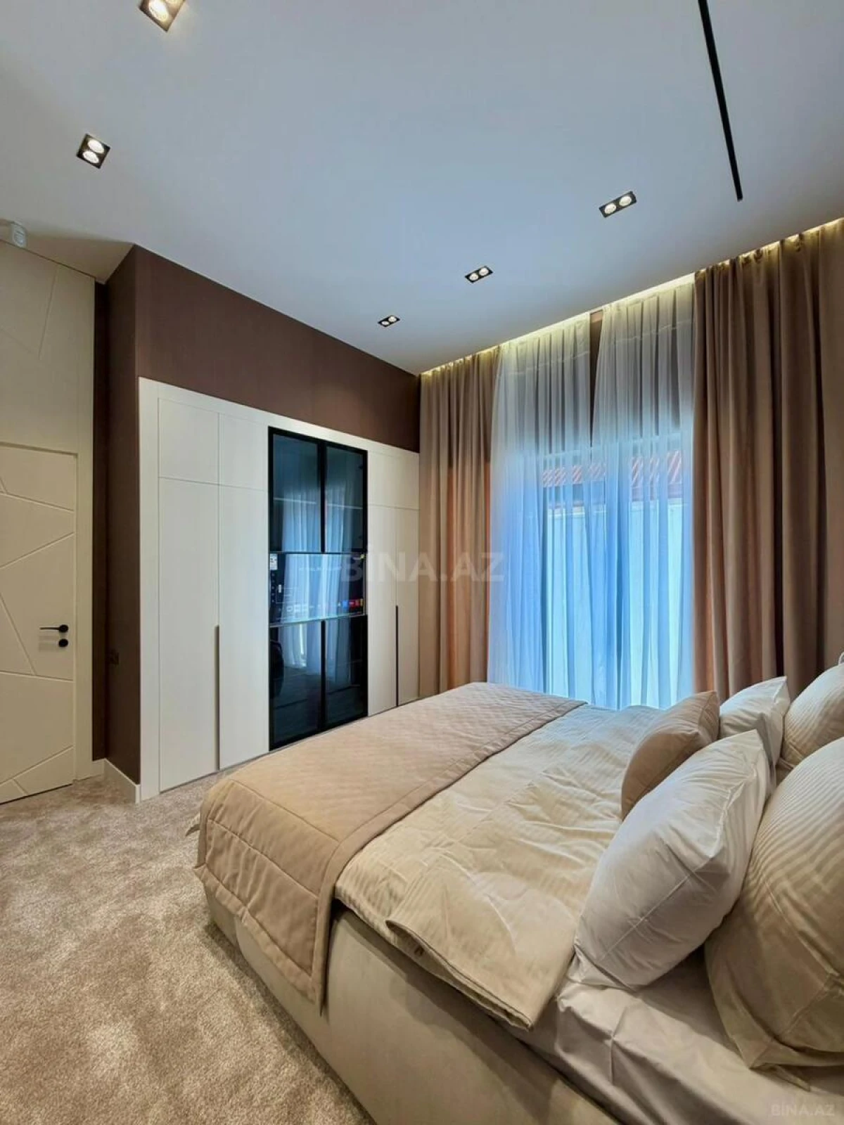 Satılır 5 otaqlı həyət evi 270 m²