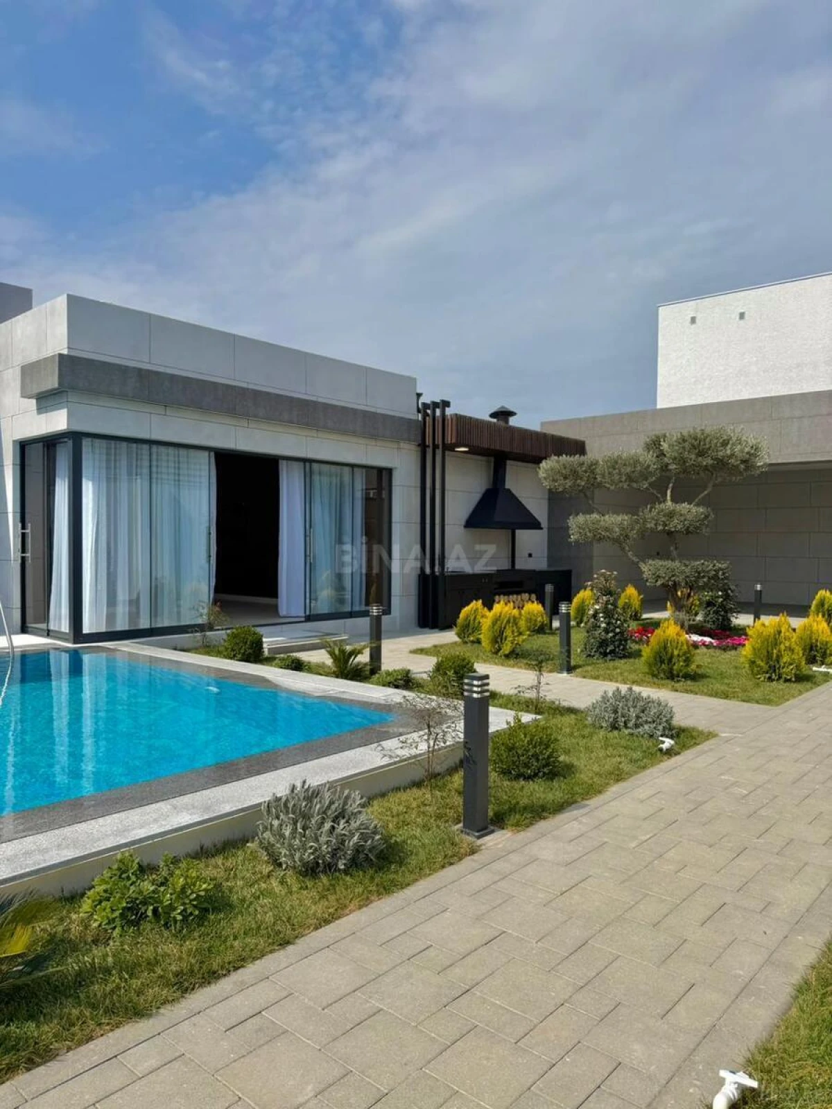 Satılır 5 otaqlı həyət evi 270 m²