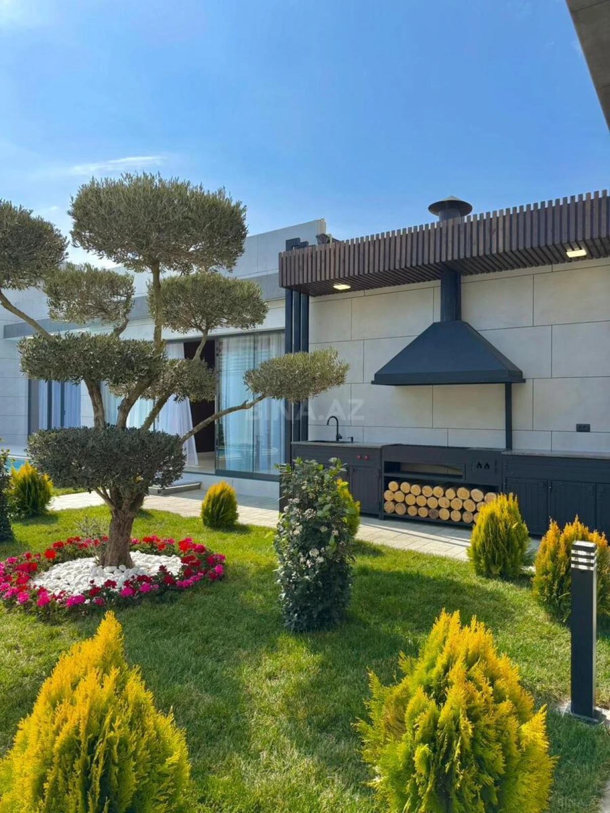 Satılır 5 otaqlı həyət evi 270 m²