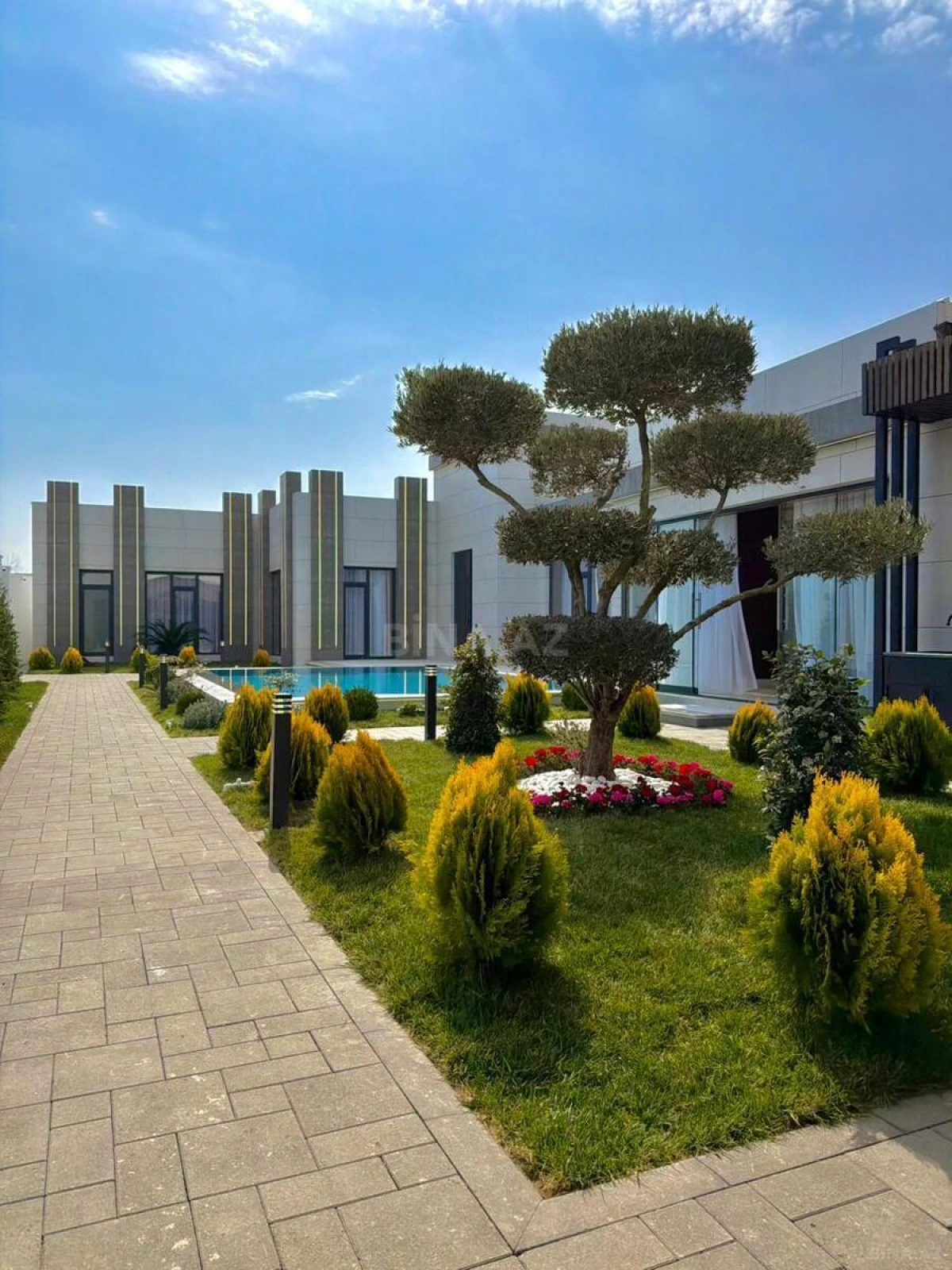 Satılır 5 otaqlı həyət evi 270 m²