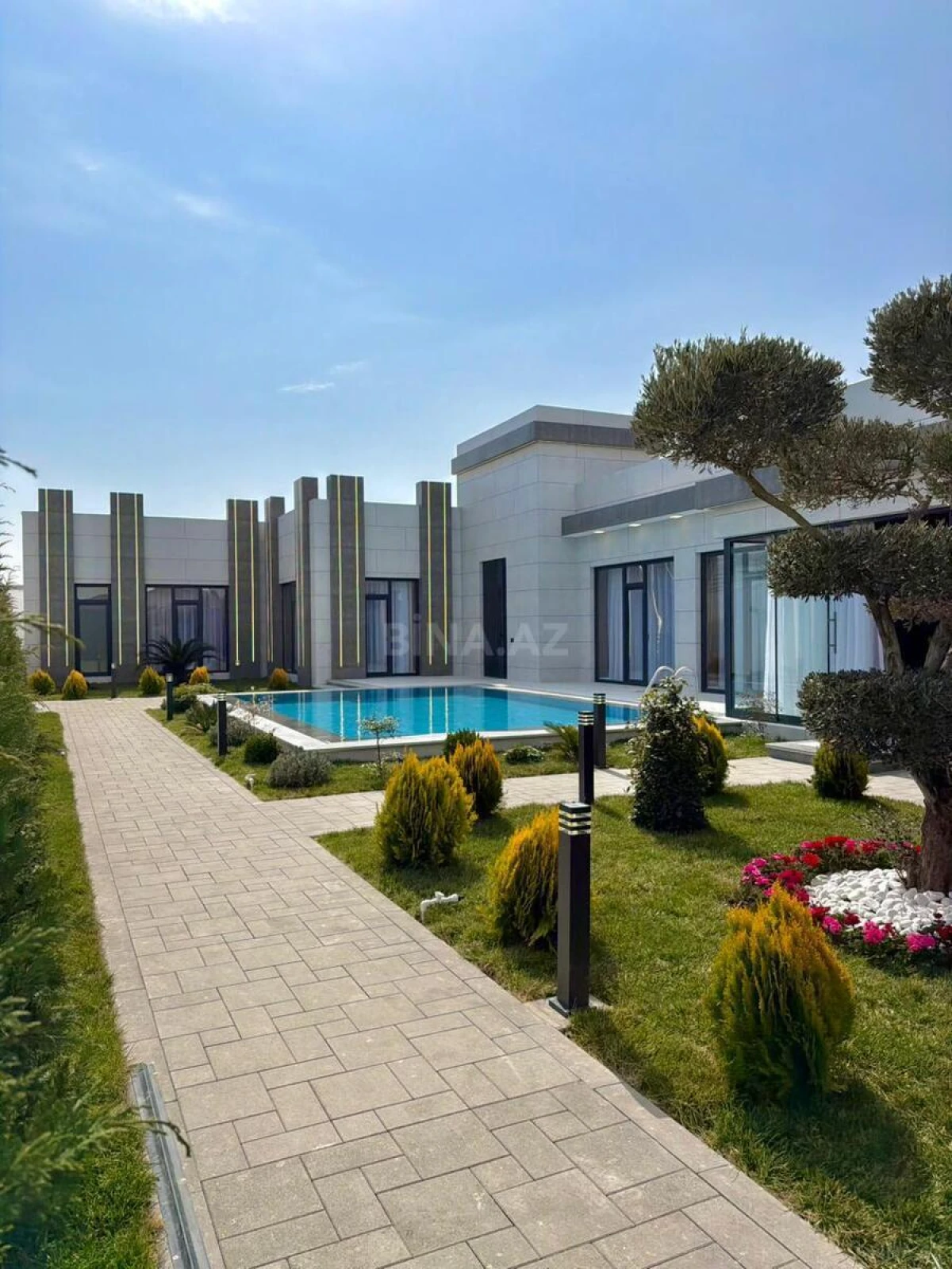 Satılır 5 otaqlı həyət evi 270 m²