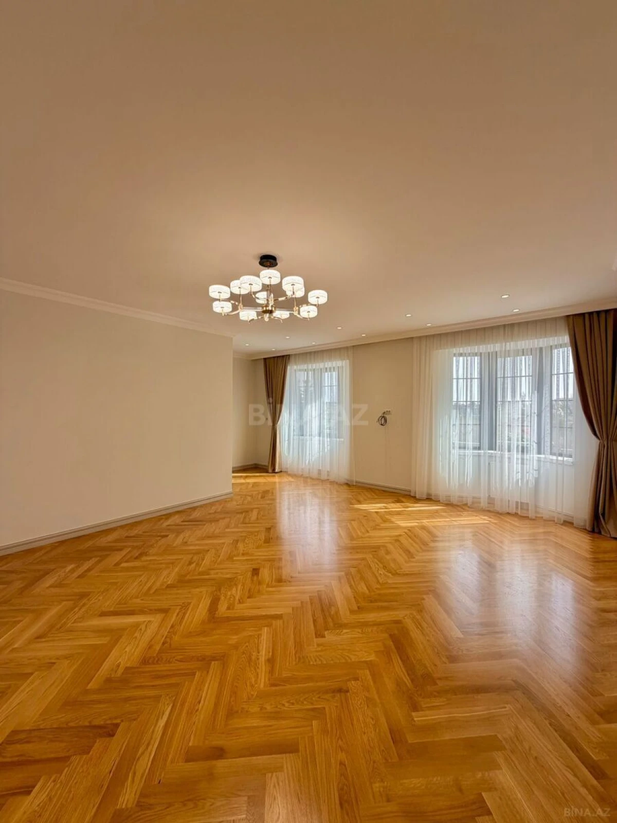 Satılır 7 otaqlı həyət evi 600 m²