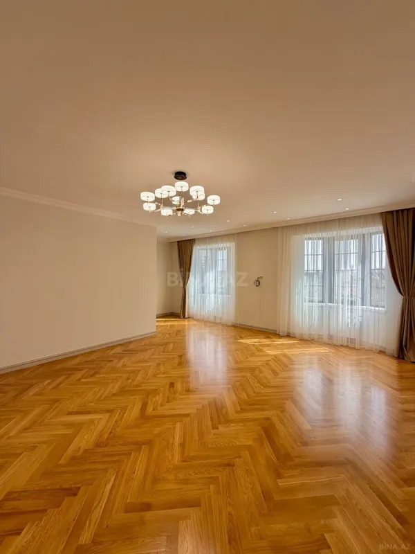 Satılır 7 otaqlı həyət evi 600 m²