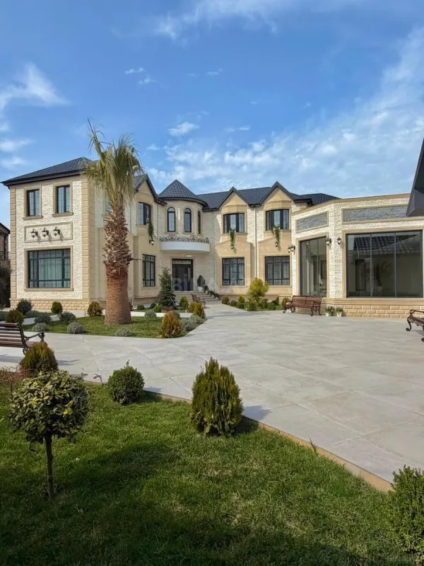 Satılır 7 otaqlı həyət evi 600 m²