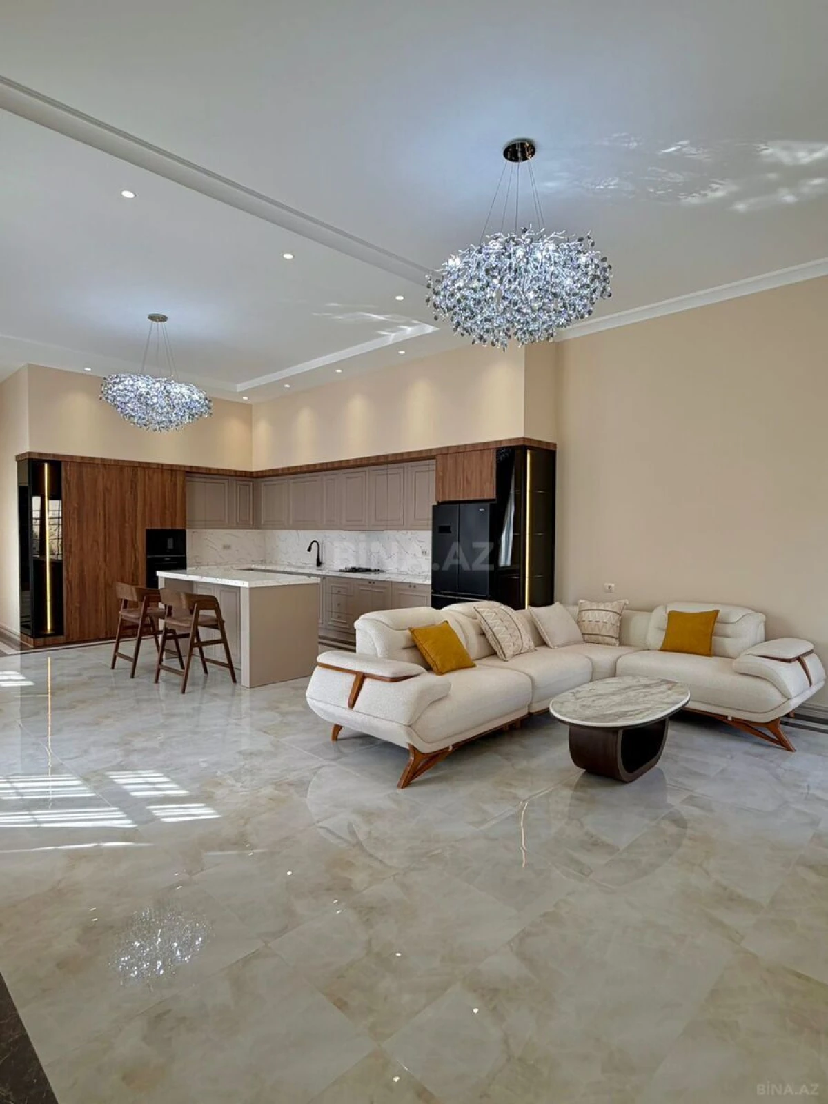 Satılır 7 otaqlı həyət evi 600 m²