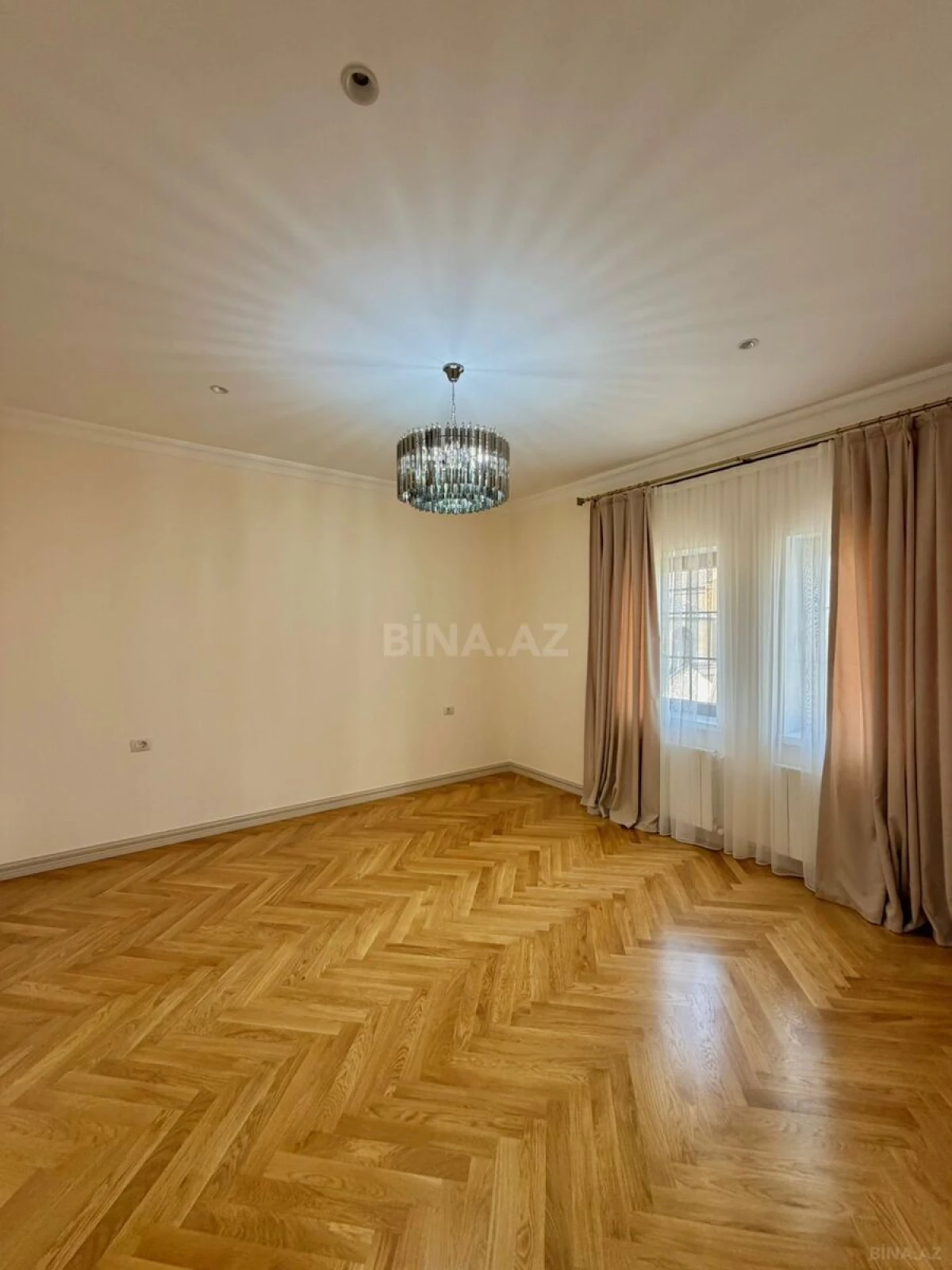 Satılır 7 otaqlı həyət evi 600 m²