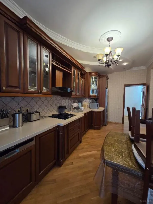 Satılır 3 otaqlı mənzil 125 m²