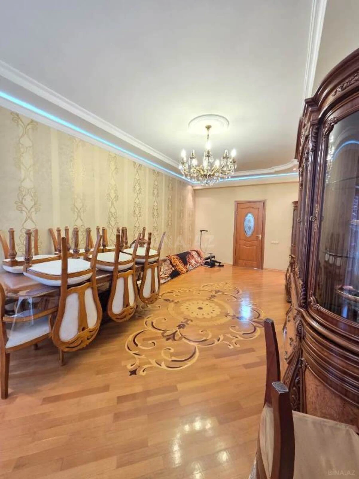 Satılır 3 otaqlı mənzil 125 m²