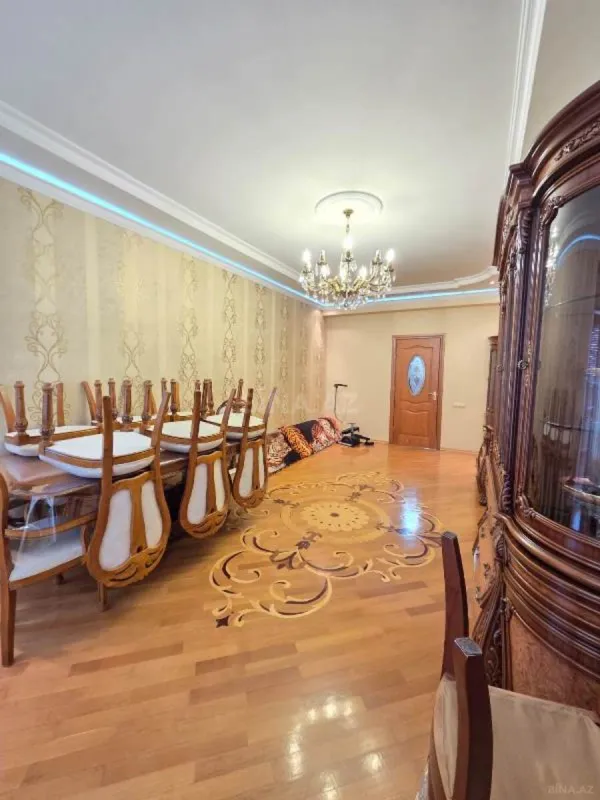 Satılır 3 otaqlı mənzil 125 m²