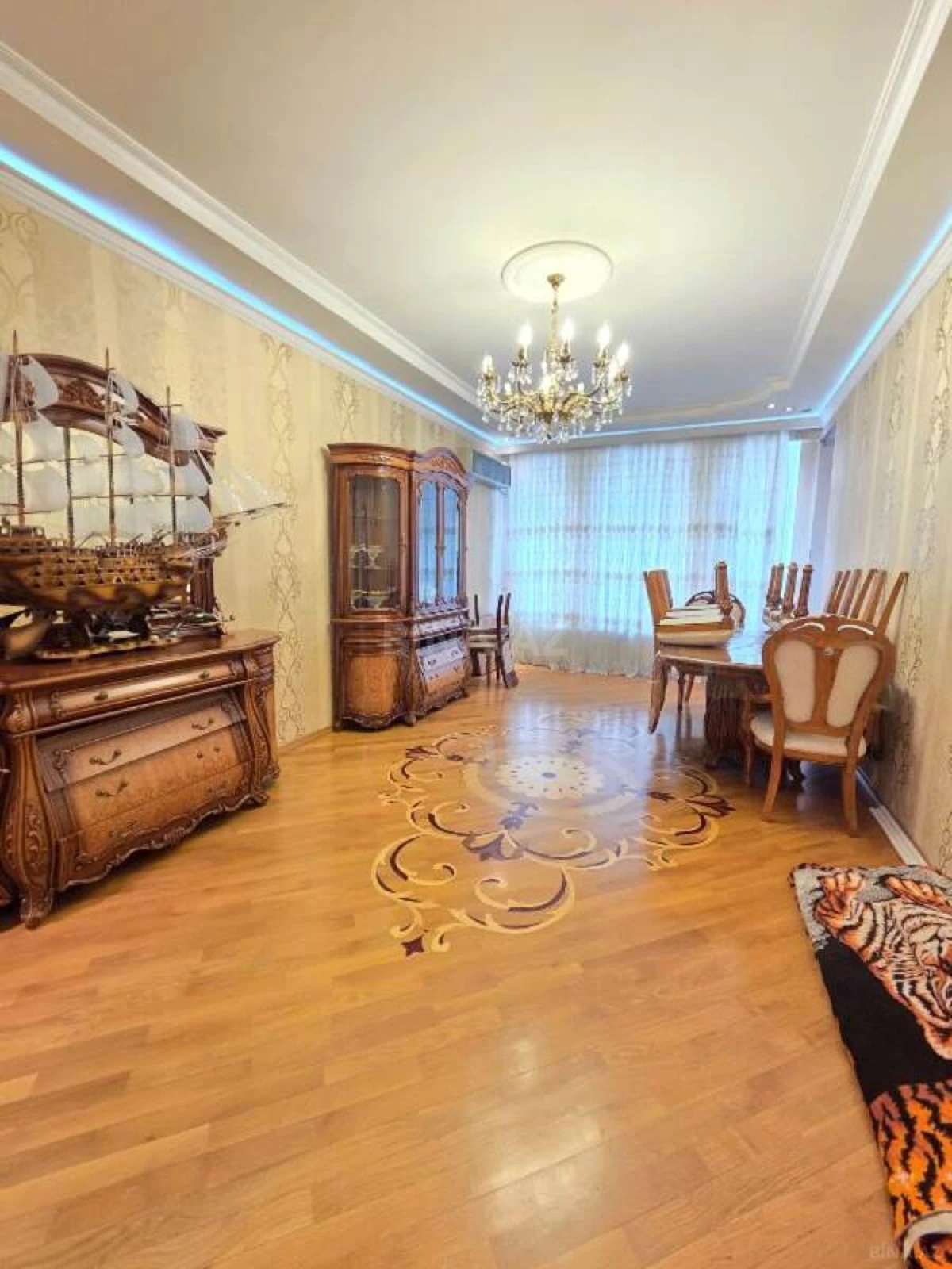 Satılır 3 otaqlı mənzil 125 m²
