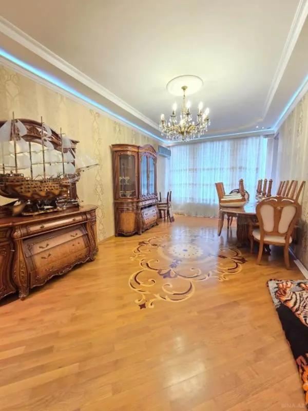 Satılır 3 otaqlı mənzil 125 m²