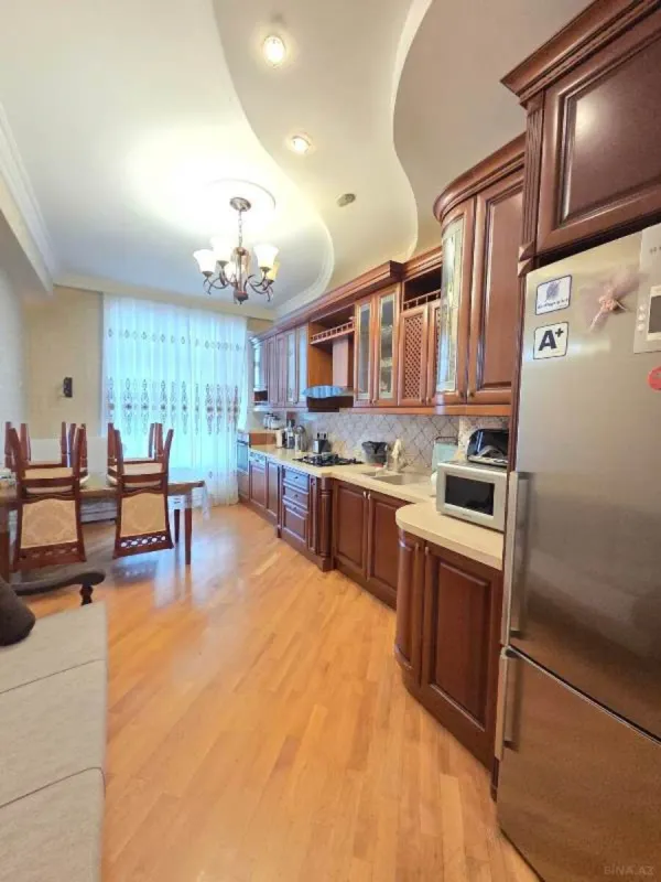 Satılır 3 otaqlı mənzil 125 m²