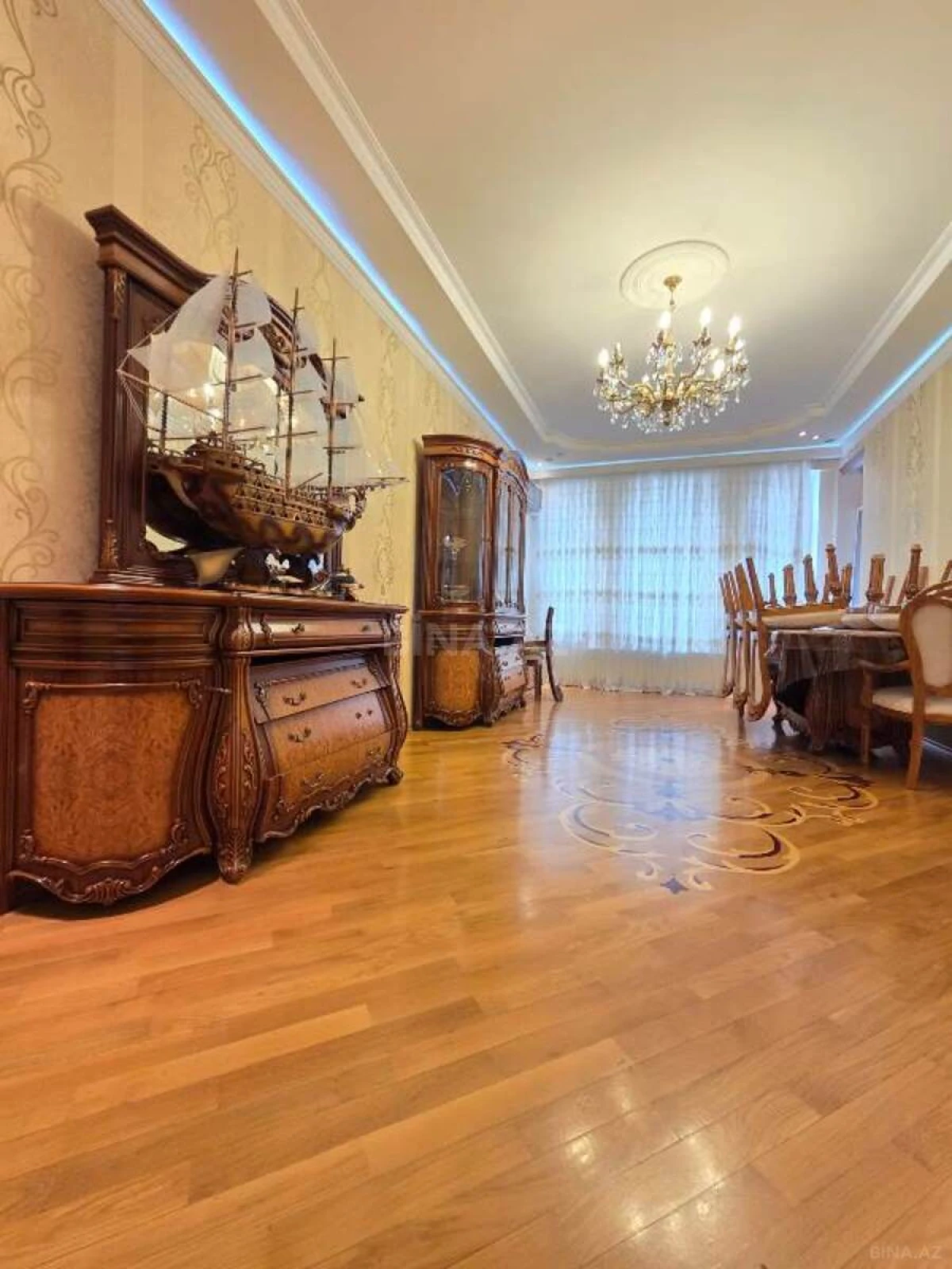 Satılır 3 otaqlı mənzil 125 m²