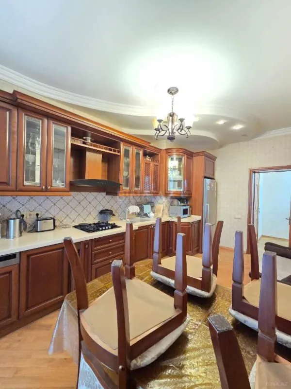 Satılır 3 otaqlı mənzil 125 m²